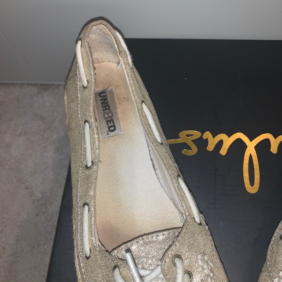 Women’s Gold Sparkled Slip On Boat Shoes Size 8 - Picture 2 of 4